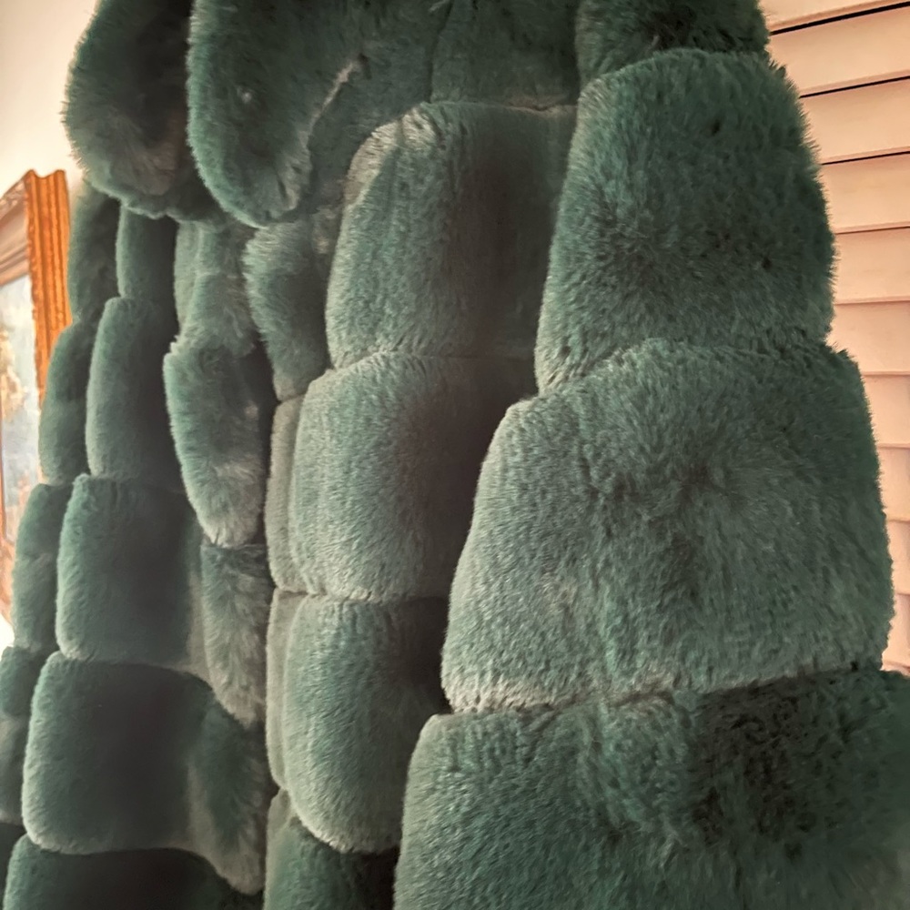 Ladies XL BCBGMAXAZRIA Emerald Faux Stroller